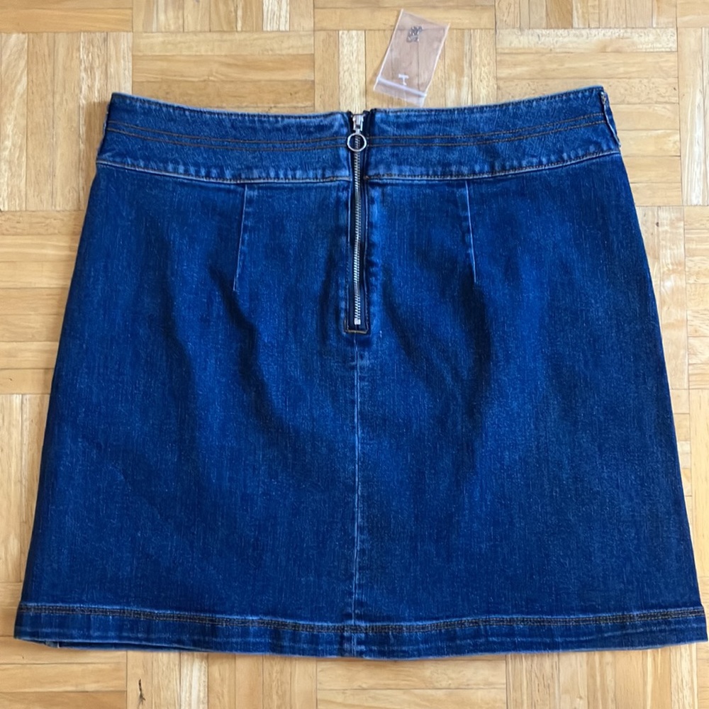 Casual summer denim jean skirt side button detail + exposed back zipper NWOT 6 - Picture 5 of 9